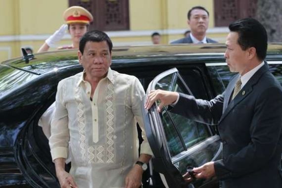 Kesal, Duterte Batalkan Pembelian 27.000 Senapan Serbu dari AS - JPNN.COM