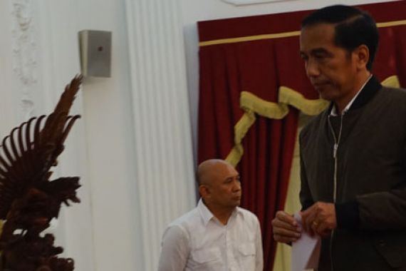 Ternyata, Jaket Bomber Jokowi itu Pinjaman - JPNN.COM