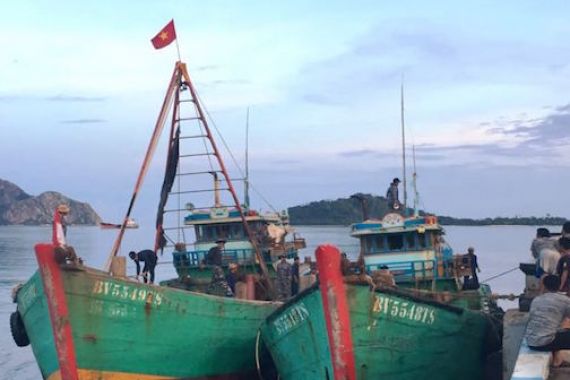 Koarmabar Tangkap Dua Kapal Ikan Vietnam Di Laut Natuna - JPNN.COM