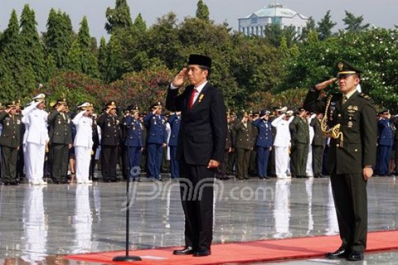 Jokowi Minta Restu dari Keluarga Para Pahlawan - JPNN.COM