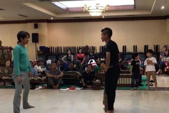 Biasa Main Bola, Ternyata Bepe Aktif Peran Wayang Orang - JPNN.COM