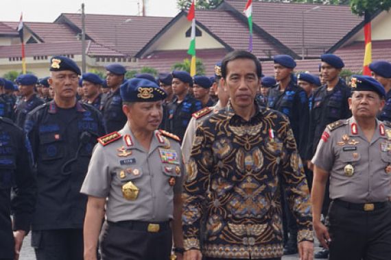 Kunjungi Brimob, Jokowi Berharap Tak Ada Demo Lagi - JPNN.COM