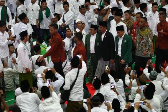 Dihadiri Jokowi, Salawat Badar Menggema, Sebagian Berlinang Air Mata - JPNN.COM