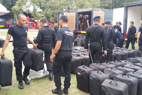 200 Personil Brimob Riau Mendadak Dikirim ke Batam - JPNN.COM