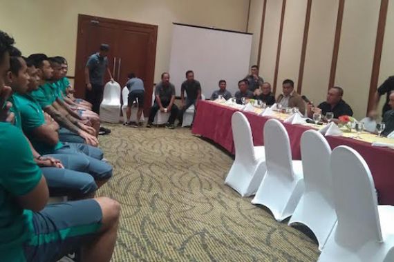 Tak Jadi Datang Saat Latihan, Edy Rahmayadi Langsung ke Hotel Timnas - JPNN.COM