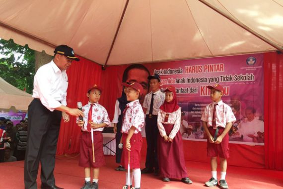 Kunjungi Pulau Barang Lompo, Mendikbud Catat Sejarah Tersendiri - JPNN.COM