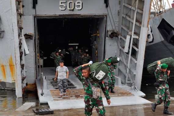 KRI Teluk Ratai Debarkasi Pasukan Kala Hitam Subang - JPNN.COM