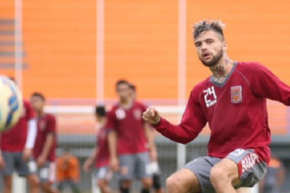 Pusamania Putuskan Pecat Diego Michiels - JPNN.COM