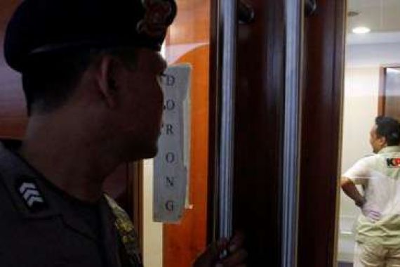 Dalami Kasus Bupati Yan Anton, KPK Geledah Rumah Ketua DPRD Banyuasin - JPNN.COM