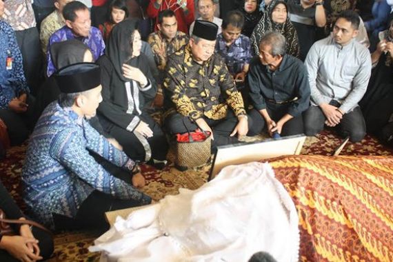 Pak SBY Terharu, Bu Ani Meneteskan Air Mata - JPNN.COM