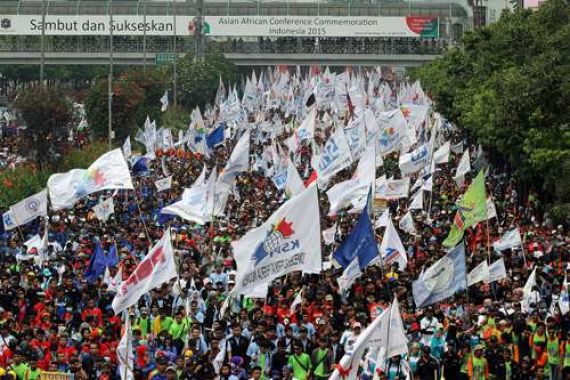 Protes UMP yang Diteken Ahok, Buruh Kembali Turun ke Jalan - JPNN.COM