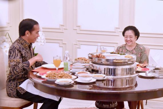 Bawa Makanan Spesial, Bu Mega Dukung Konsolidasi Presiden Jokowi - JPNN.COM