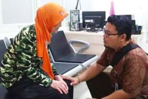 Jadi TKI, Nenek Nurjanah Nyaris Buta Karena Dicolok Dengan Cabai - JPNN.COM