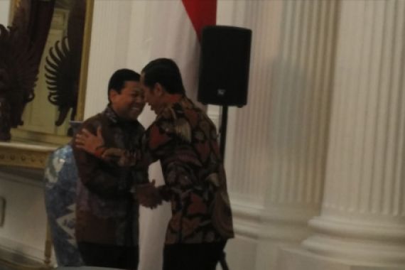 Rangkulan Hangat Jokowi untuk Setya Novanto - JPNN.COM