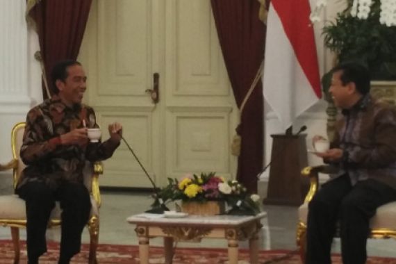 Setnov dan Trump Berteman, Jokowi: Kalau Ada Apa-apa Bisa Minta Tolong - JPNN.COM