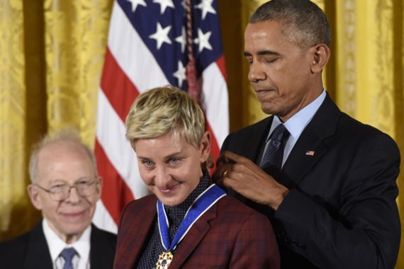 Barack Obama Bagi-bagi Medali Kehormatan - JPNN.COM