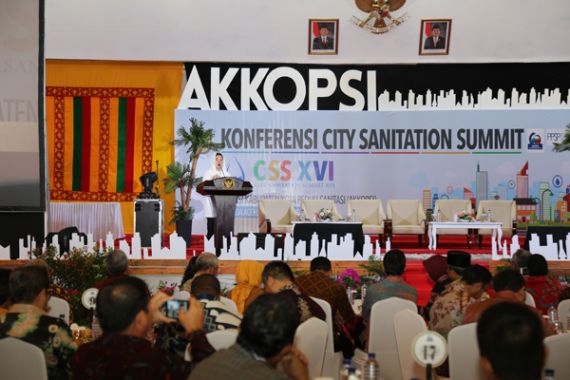 Disambut Adat Peusijuek, Menko PMK Buka City Sanitation Summit XVI - JPNN.COM