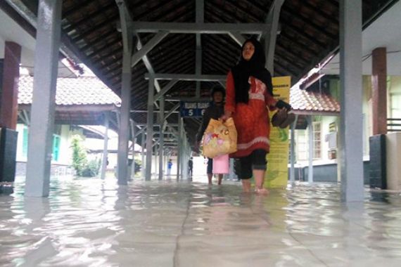 Banjir di Mana-Mana, Rumah Sakit Pun Terendam - JPNN.COM