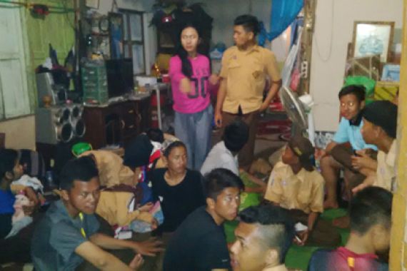Siswa Tantang Makhluk Halus Penghuni Sekolah, Akhirnya Kesurupan Massal - JPNN.COM