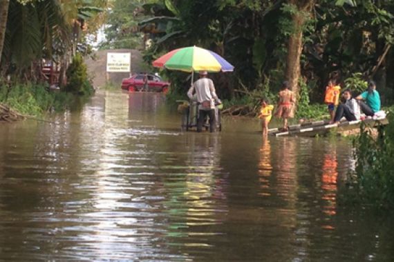 Sungai Mahakam Meluap, Ribuan Rumah Terendam - JPNN.COM