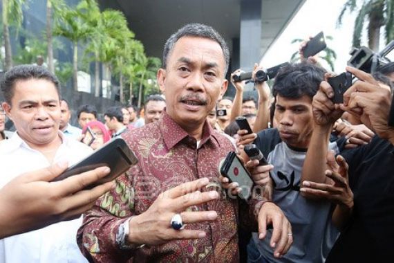 Gara-Gara Stiker, Ketua DPRD DKI Dilaporkan ke Bawaslu - JPNN.COM