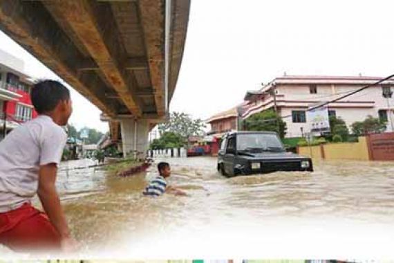Banjir Parah! Warga Menderita, Wali Kota Prihatin, Gubernur Cuek - JPNN.COM