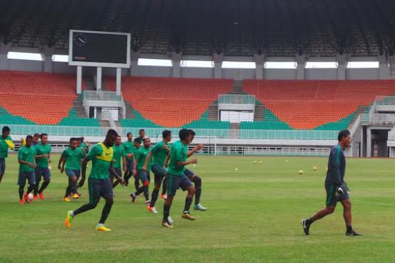 Suasana Latihan Timnas Sempat Tegang Gara-Gara Drone - JPNN.COM