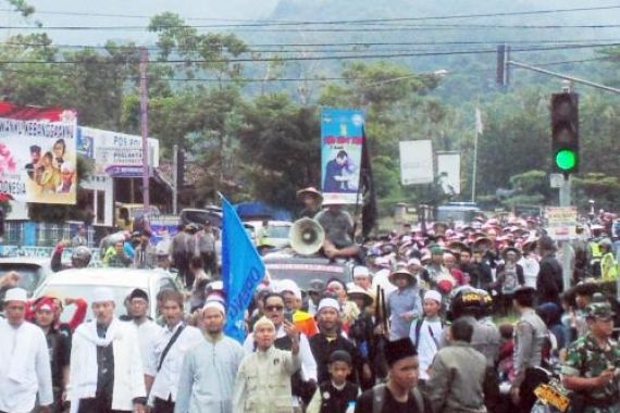 Massa 212 yang Jalan Kaki ke Jakarta Terus Bertambah - JPNN.COM