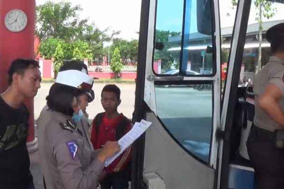 Polisi Sibuk Razia Warga yang Akan ke Jakarta - JPNN.COM