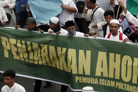 Ratusan Warga NTB Berangkat ke Jakarta Ikut Aksi 212 - JPNN.COM