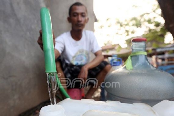 Warga Kebayoran Lama Dapat Sarana Air Bersih, Wah... Senangnya.... - JPNN.COM