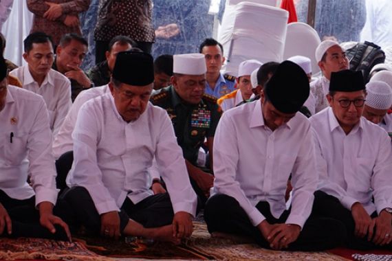 Di Hadapan Massa Demo, Jokowi: Terima Kasih Atas Doa dan Dzikir - JPNN.COM
