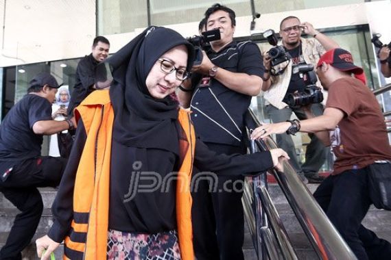 Terima Suap, Ibu Cantik ini Divonis Empat Tahun Bui - JPNN.COM