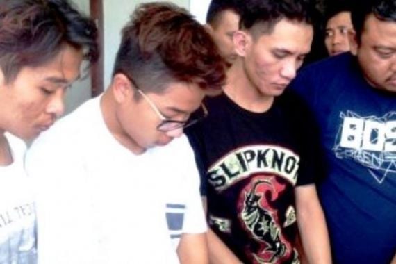 4 Warga Bandung Ditangkap karena Simpan 3 Kg Sabu di Selangkangan - JPNN.COM
