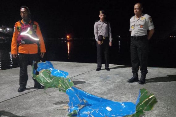 Puing Pesawat Nahas Polri Ditemukan di Perairan Lingga - JPNN.COM