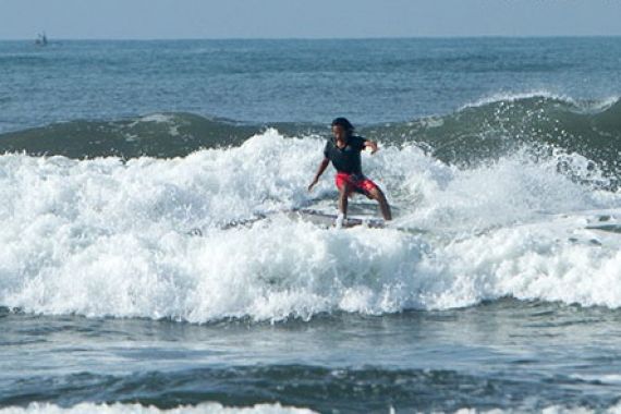 Aceh Surfing Festival 2016 di Pantai Kuala Cut Lampuuk - JPNN.COM