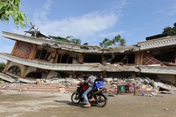 Innalillahi...Korban Gempa Capai 97 Orang - JPNN.COM