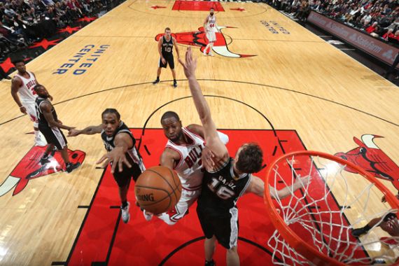 Chicago Bulls Hentikan Rekor Hebat San Antonio Spurs - JPNN.COM