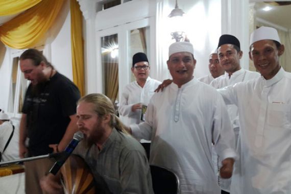 Mustafa Debu Meriahkan Maulid di Rumah Ketua DPRD Bogor - JPNN.COM