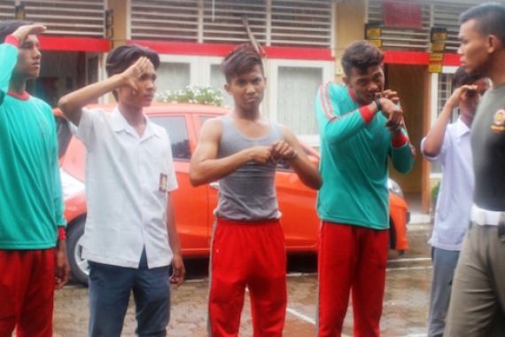 Diduga Mau Tawuran, Lima Pelajar Ini Ditangkap Satpol PP - JPNN.COM