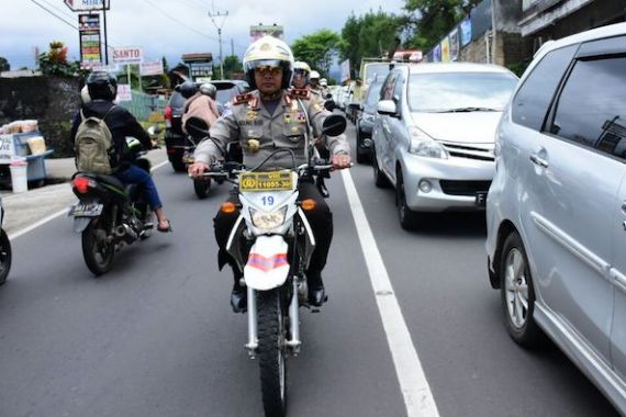 Irjen Agung Bertugas dengan Motor Trail, Nih Fotonya - JPNN.COM