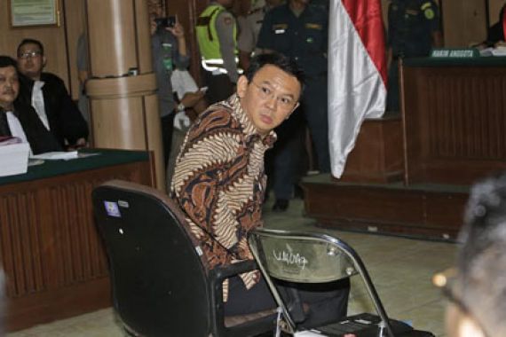 Penjagaan Superketat, Seperti Ini Suasana Ruang Sidang Ahok - JPNN.COM