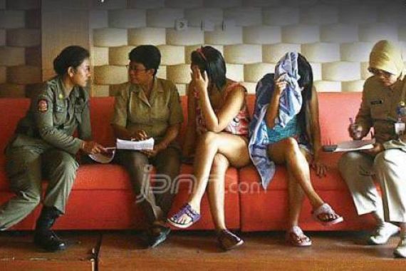 Ckck..Nia Benar-Benar Lihai Urusan Layanan Threesome - JPNN.COM