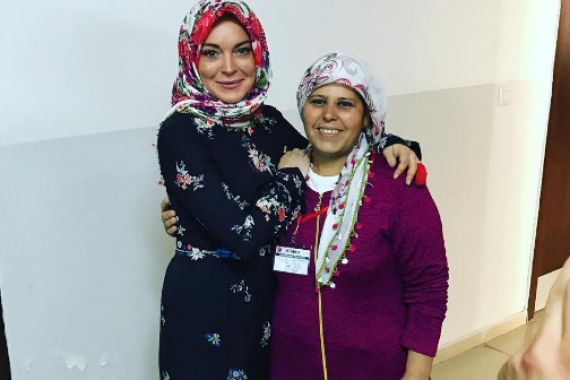 Lindsay Lohan, Antara Kenakan Hijab dan Pelajari Alquran - JPNN.COM