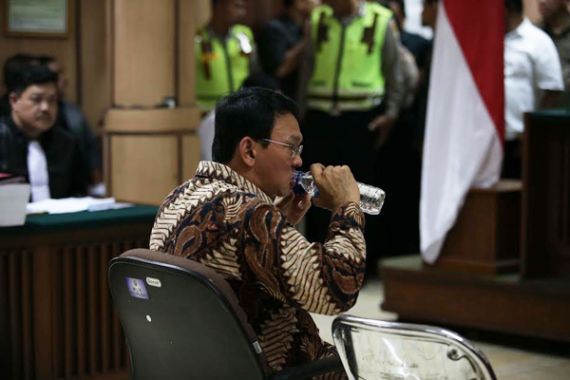 Mendagri Didesak Nonaktifkan Ahok Dalam Waktu 1 x 24 Jam - JPNN.COM