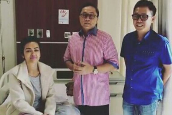 Besuk Julia Perez, Ketua MPR: Dia Kreatif, Semua Sayang Jupe - JPNN.COM