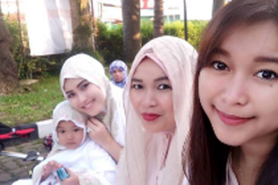 11 Bulan Sibuk Kerja, Ayu Ting Ting Tutup Akhir Tahun dengan Umrah - JPNN.COM