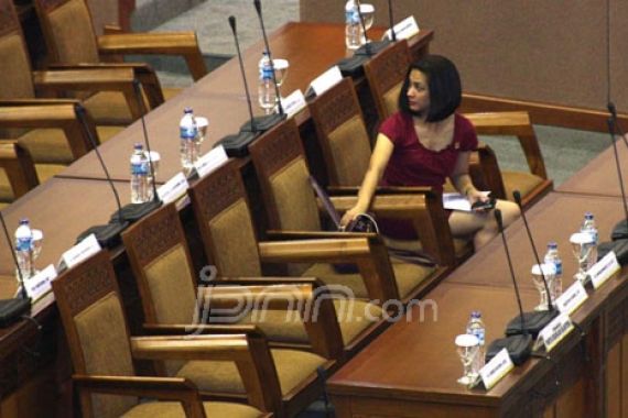 Menguras Duit Negara Atas Nama Aspirasi - JPNN.COM