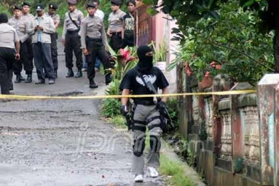 Dua Teroris Digerebek di Bandung - JPNN.COM