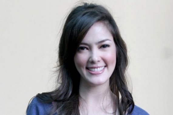 Cathy Sharon Akting Bareng Adik - JPNN.COM